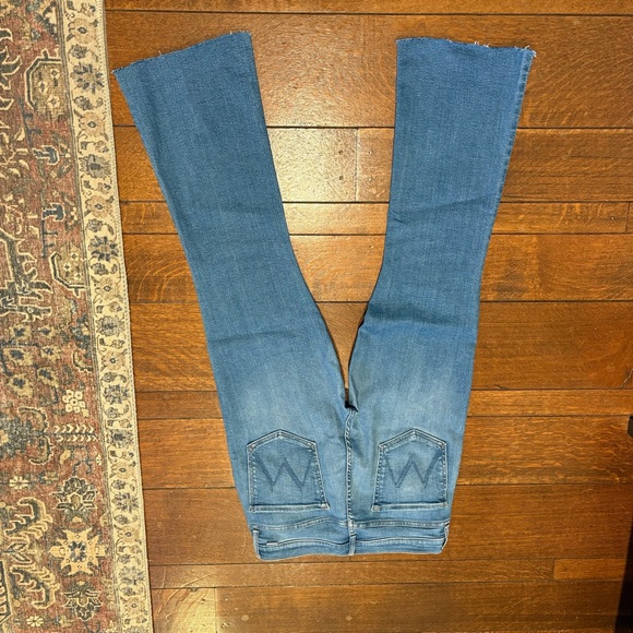 MOTHER Weekender Flare Crop Jeans in “Meet Cute” - Picture 3 of 3